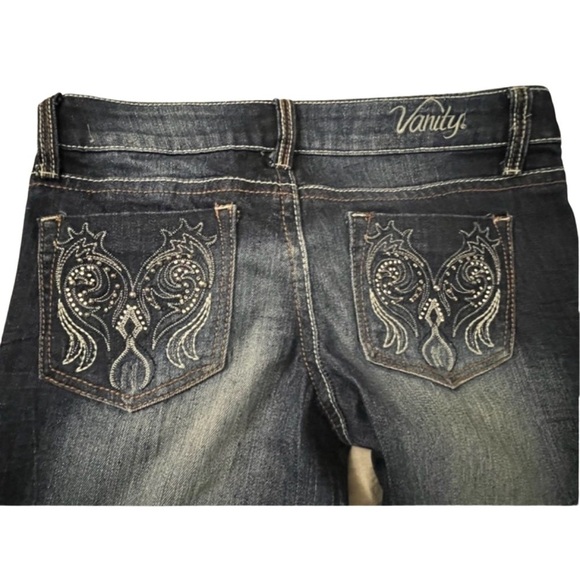 Vanity women’s blue jeans size 27W/31L. Back detail on pockets barely worn - Picture 4 of 4